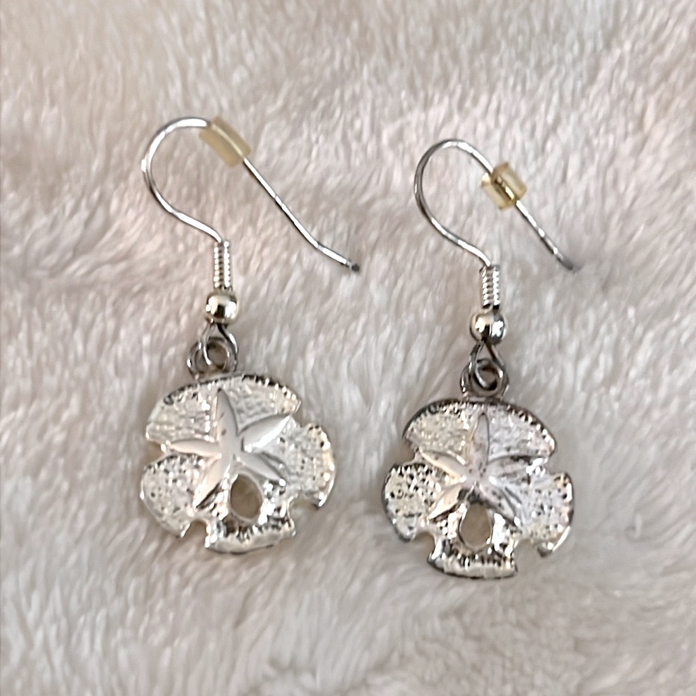 PALO 🏝 TROPICAL SILVER SAND DOLLAR PIERCED LOGO ENGRAVED BEACH EARRINGS